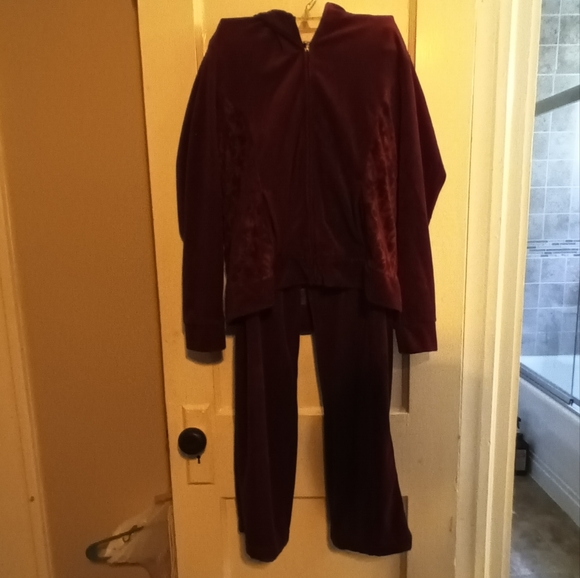Valour Red Warm up Suit Medium - Picture 5 of 12